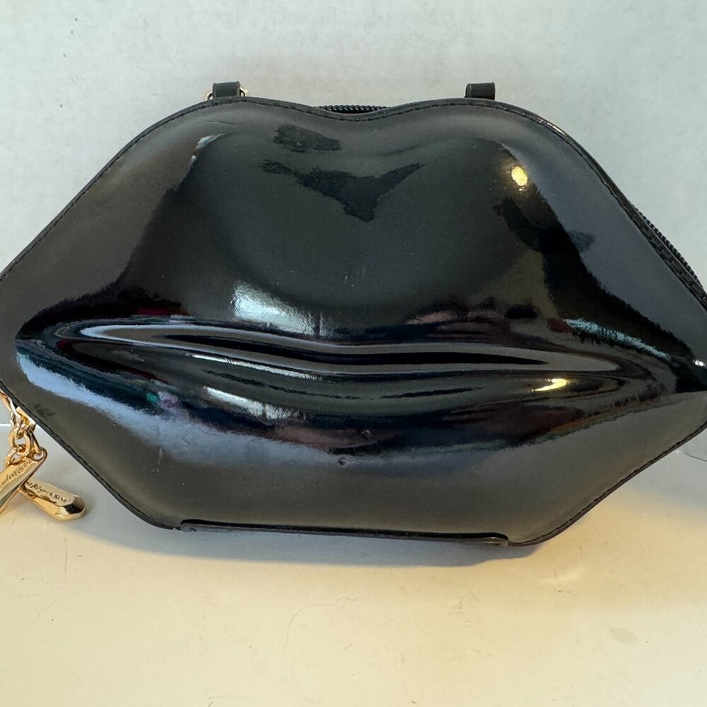 Betsey Johnson Glossy Black Molded 3D Lips Purse Clamshell Clutch NO Chain